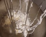 Foto del paso 5 de la receta: Pastel relleno nata y cubierto con dos chocolates