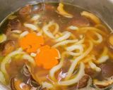 Hình bước làm 2 của món Mì Udon Gà Và Nấm Đông Cô