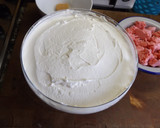 Foto del paso 2 de la receta: Fantasía en rosa con chocolate con leche en rama