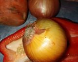 Foto del paso 2 de la receta: Salsa roja con salchicha parrillera
