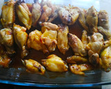 Foto del paso 6 de la receta: Alitas de pollo con miel en salsa bbq