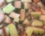 Une image de l'étape 4 de Soupe de pelures de pastèque aux boulettes de viande hachée.