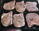 Foto del paso 1 de la receta: Chuletas con romero al horno
