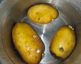 Foto del paso 3 de la receta: Patatas fritas con salsa de pepino