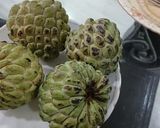 A picture of step 1 of Custard apple with cream.