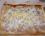 Foto del paso 10 de la receta: Pionono de jamón, queso, morrón, huevo y aceitunas