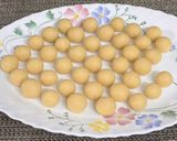 A picture of step 8 of Almond Marzipan Balls.