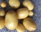 A picture of step 1 of Potatoes and fava beans.