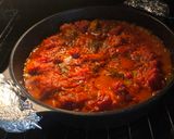 Paradicsomszószban sült kofta és burgonya mediterrán módra recept fázis 6 fotója