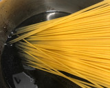 Foto del paso 1 de la receta: 203. Espaguetis negros con gulas al papillote (principal pasta)