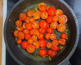 Foto del paso 3 de la receta: Tostón de aguacate y tomate confitado