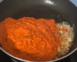 A picture of step 4 of Momo with chutney.