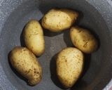 Foto del paso 1 de la receta: 🥔🌾 Ñoquis livianos de papa con semolín 🌾🥔