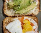Foto del paso 1 de la receta: Sándwich de Salmón ahumado, queso, huevo y palta 😍😍😍!!!!