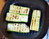 Foto del paso 2 de la receta: Zapallito italiano con embutidos y queso de cabra
