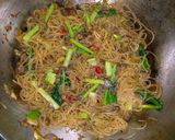Foto langkah ke 3 dari resep Bihun + Ece (Kerang) Masak Saus Tiram.