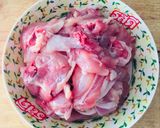 รูปขั้นตอนการทำที่ 1 ของ ต้มยำไก่เเห้ง