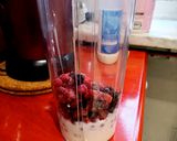 Φωτογραφία βήματος 1 της συνταγής Smoothie, με φρούτα του δάσους