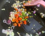 Foto langkah ke 3 dari resep Nasi Siram Telur dan Sosis.