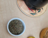 Foto del paso 1 de la receta: Infusión de tomillo 🍵 con miel y limón 🍯 🐝 🍋