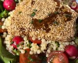 Une image de l'étape 5 de Salade de couscous perlé et sa feta rôtie au sésame.