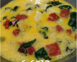 Foto del paso 3 de la receta: Tortilla de queso, chorizo y espinacas