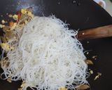 Foto langkah ke 3 dari resep Bihun Goreng.