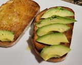 Foto del paso 5 de la receta Montaditos de delicias de mar y aguacate