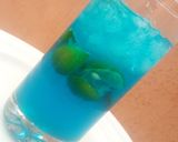 A picture of step 4 of Blue curacao lemonade.