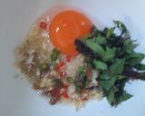 รูปขั้นตอนการทำที่ 1 ของ ไข่เจียวสมุนไพร Spicy mixed herbs omelette