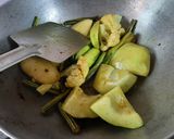 A picture of step 2 of Fish Curry with Vegetables.