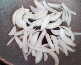 A picture of step 3 of Pan Fry Beef Steak and Onion.