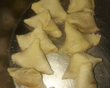 A picture of step 7 of Mini bread paneer samosa.