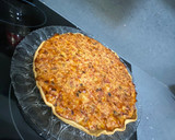 Foto del paso 4 de la receta: Quiche jamón York, bacon y queso con piñones