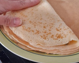 Foto del paso 3 de la receta: Crepe de Salmón a la parrilla, queso y alcaparras