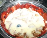 A picture of step 4 of Strawberry biscuit pudding.