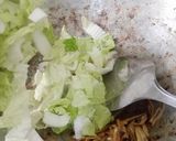 Foto langkah ke 2 dari resep Tumis Tauge Sawi Putih.