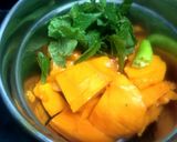 A picture of step 1 of Ripe mango lemonade.