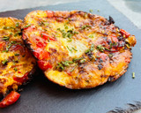 Foto del passaggio 3 della ricetta Frittatelle con pomodorini e cipolla