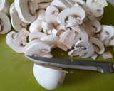 Foto del paso 2 de la receta: Pollo en salsa de espinacas y champiñones