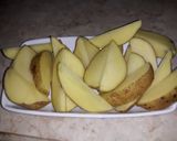 Foto langkah ke 2 dari resep Potato Wedges Teflon.