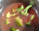 A picture of step 2 of Broccoli and Tomato soup.