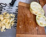 Une image de l'étape 3 de Aubergines chinoises avec courgette ronde et pommes de terre grillées herbes et épices.