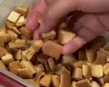 Foto langkah ke 2 dari resep Caesar salad with croutons.