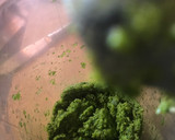 Foto del paso 3 de la receta: Tomate Relleno de Cuscús al pesto de perejil y Almendra