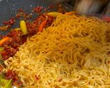 Foto langkah ke 4 dari resep Mie ikan laut pedas.