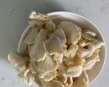 Hình bước làm 1 của món Nấm bào ngư xào sả ớt