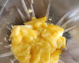 A picture of step 1 of Mango Shake.