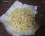 Foto del paso 1 de la receta Bocadillo de tortilla de papas con polvo de cebolla frita y alioli