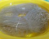 Hình bước làm 1 của món Miến xào mề gà